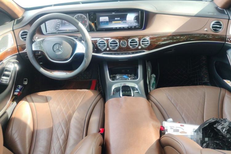 Used Mercedes-Benz Maybach S-Class 2017 S 400 4MATIC Center Console