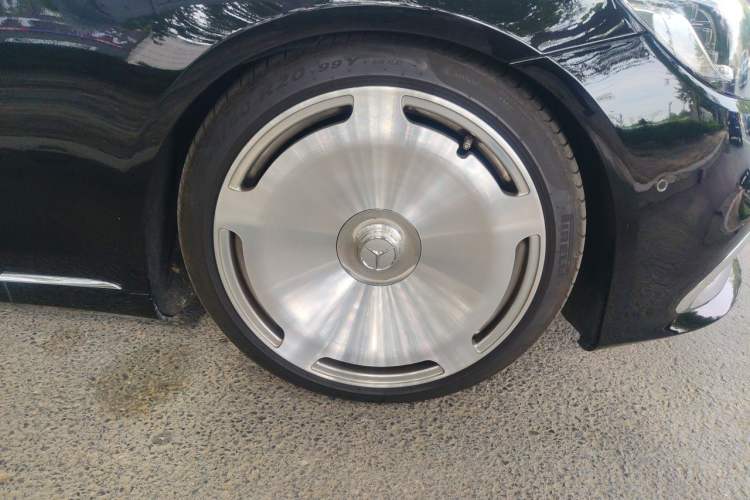 Used Mercedes-Benz Maybach S-Class 2017 S 400 4MATIC Right Front Wheel Hub