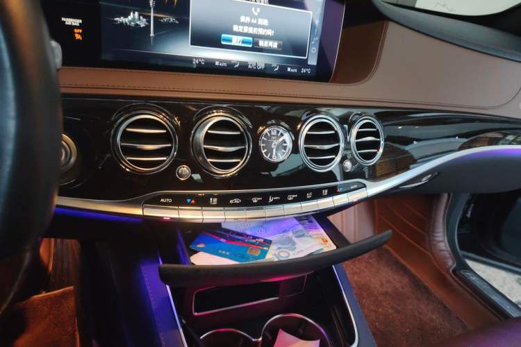 Used Mercedes-Benz Maybach S-Class 2018 S 450 4MATIC Audio And AC Panel