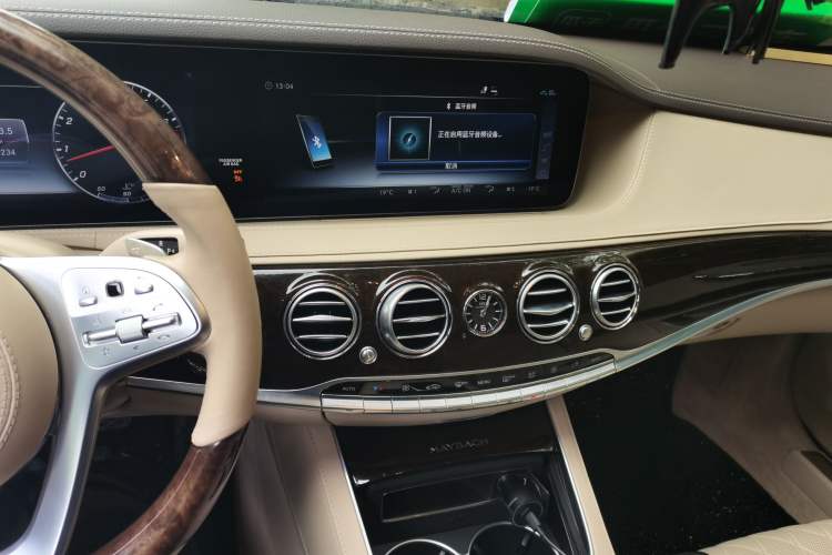 Used Mercedes-Benz Maybach S-Class 2018 S 450 4MATIC Audio And AC Panel