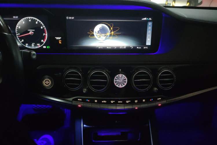 Used Mercedes-Benz Maybach S-Class 2018 S 450 4MATIC Audio And AC Panel