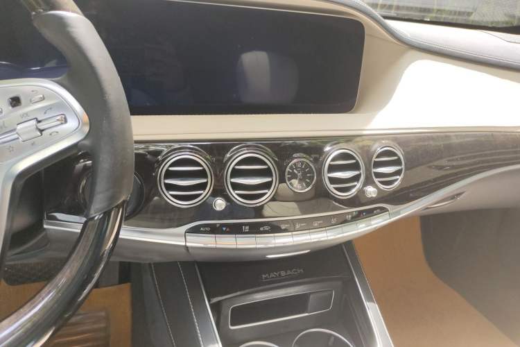 Used Mercedes-Benz Maybach S-Class 2018 S 450 4MATIC Audio And AC Panel