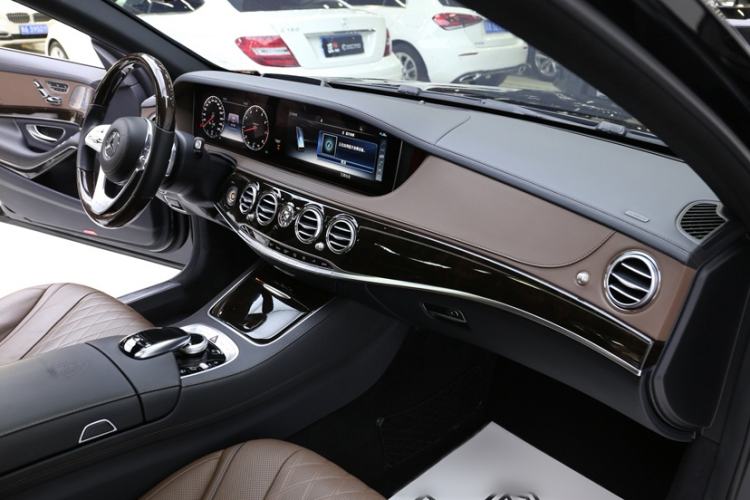 Used Mercedes-Benz Maybach S-Class 2018 S 450 4MATIC Audio And AC Panel