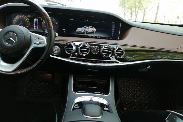 Used Mercedes-Benz Maybach S-Class 2018 S 450 4MATIC Audio And AC Panel