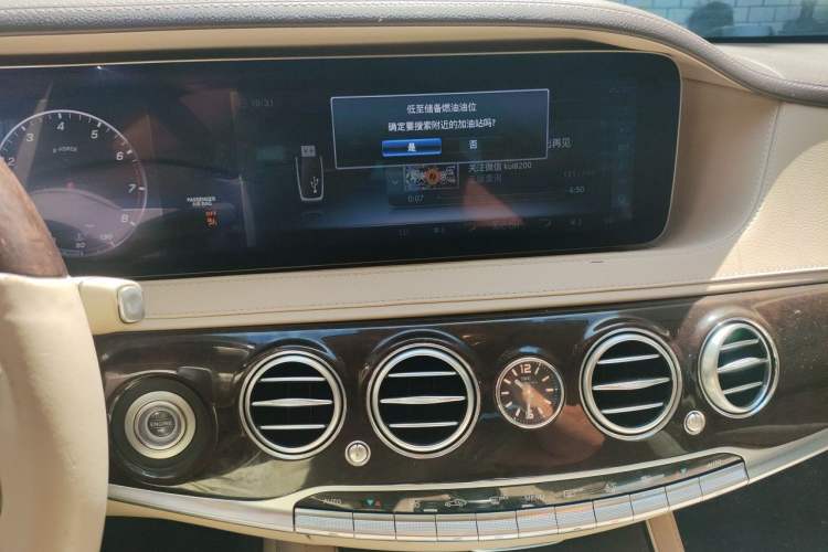 Used Mercedes-Benz Maybach S-Class 2018 S 450 4MATIC Audio And AC Panel