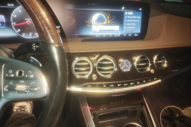 Used Mercedes-Benz Maybach S-Class 2018 S 450 4MATIC Audio And AC Panel