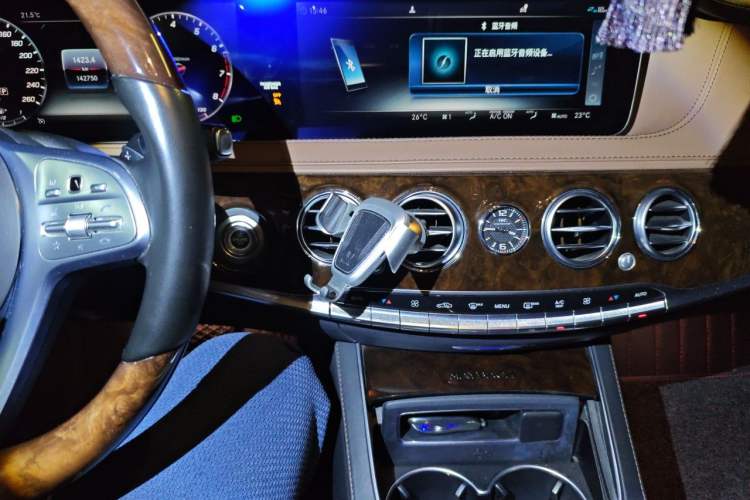 Used Mercedes-Benz Maybach S-Class 2018 S 450 4MATIC Audio And AC Panel