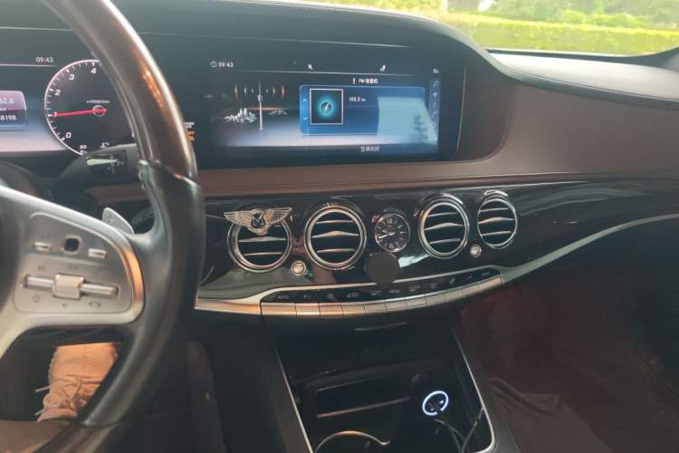 Used Mercedes-Benz Maybach S-Class 2018 S 450 4MATIC Audio And AC Panel