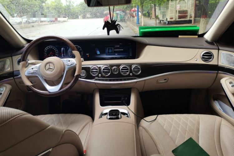 Used Mercedes-Benz Maybach S-Class 2018 S 450 4MATIC Center Console