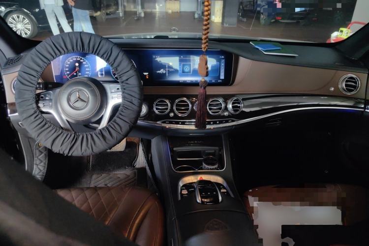 Used Mercedes-Benz Maybach S-Class 2018 S 560 4MATIC Center Console