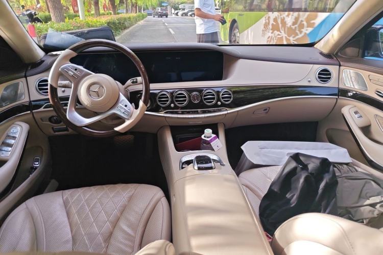 Used Mercedes-Benz Maybach S-Class 2018 S 450 4MATIC Center Console