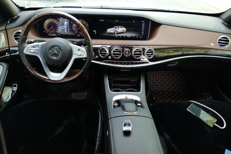 Used Mercedes-Benz Maybach S-Class 2018 S 450 4MATIC Center Console