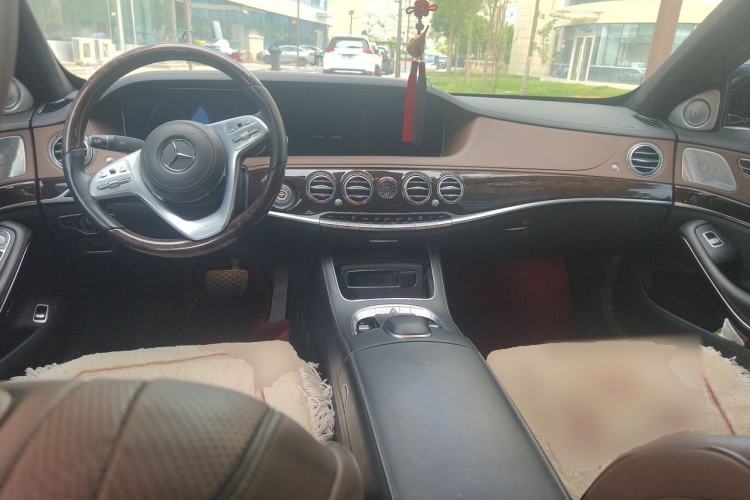 Used Mercedes-Benz Maybach S-Class 2018 S 450 4MATIC Center Console