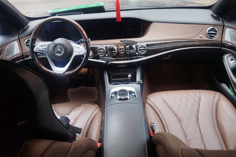 Used Mercedes-Benz Maybach S-Class 2018 S 450 4MATIC Center Console