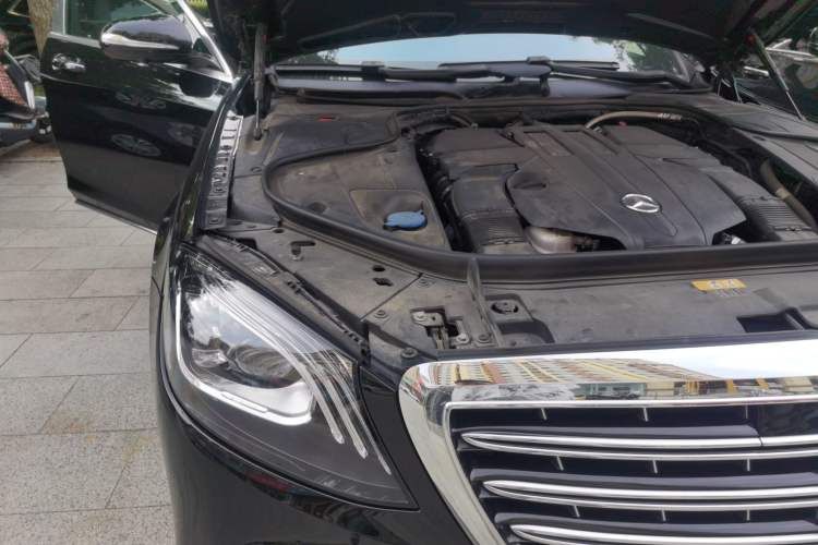 Used Mercedes-Benz Maybach S-Class 2018 S 450 4MATIC Engine Bay Right