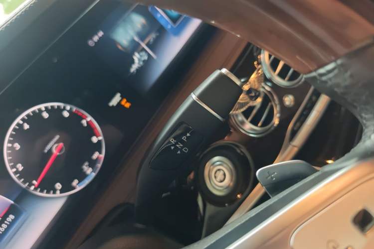 Used Mercedes-Benz Maybach S-Class 2018 S 450 4MATIC Gear Lever