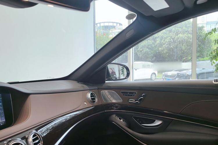Used Mercedes-Benz Maybach S-Class 2018 S 560 4MATIC Interior 10