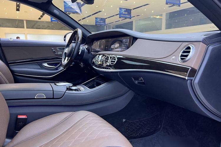 Used Mercedes-Benz Maybach S-Class 2018 S 450 4MATIC Interior 10