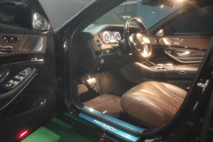 Used Mercedes-Benz Maybach S-Class 2018 S 450 4MATIC Interior 3