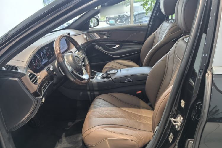 Used Mercedes-Benz Maybach S-Class 2018 S 560 4MATIC Interior 5