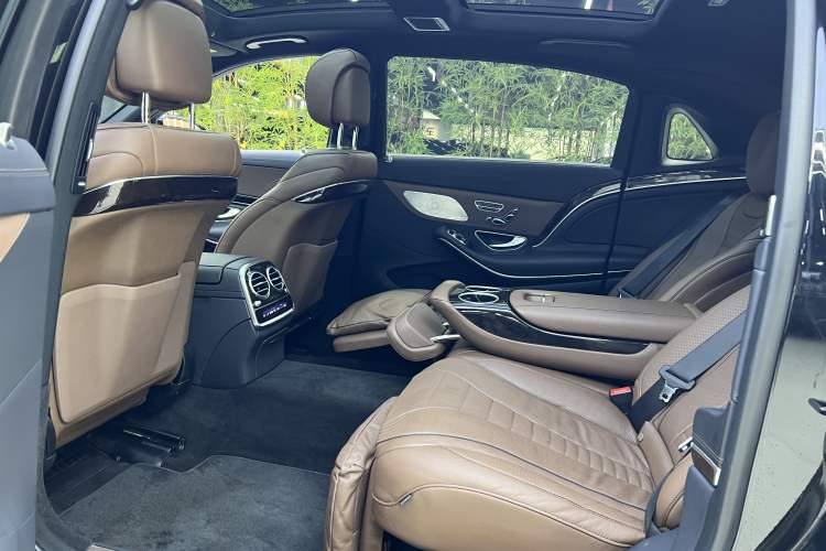 Used Mercedes-Benz Maybach S-Class 2018 S 560 4MATIC Interior 8