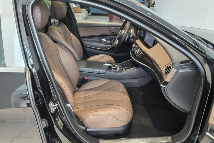 Used Mercedes-Benz Maybach S-Class 2018 S 560 4MATIC Interior 8