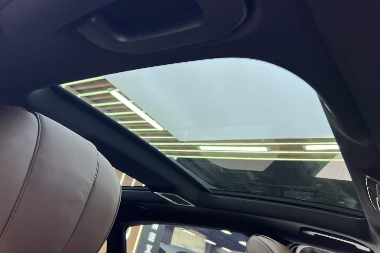 Used Mercedes-Benz Maybach S-Class 2018 S 560 4MATIC Interior 9