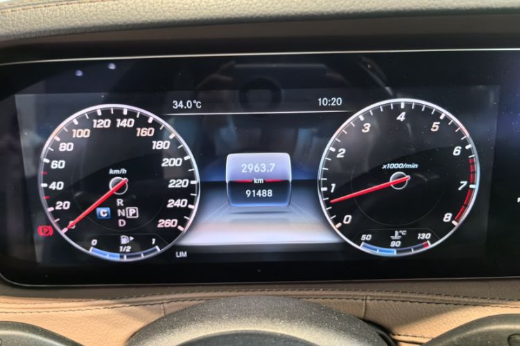 Used Mercedes-Benz Maybach S-Class 2018 S 560 4MATIC Odometer Close Up