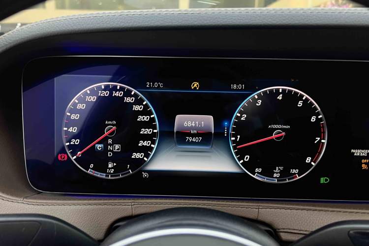 Used Mercedes-Benz Maybach S-Class 2018 S 450 4MATIC Odometer Close Up
