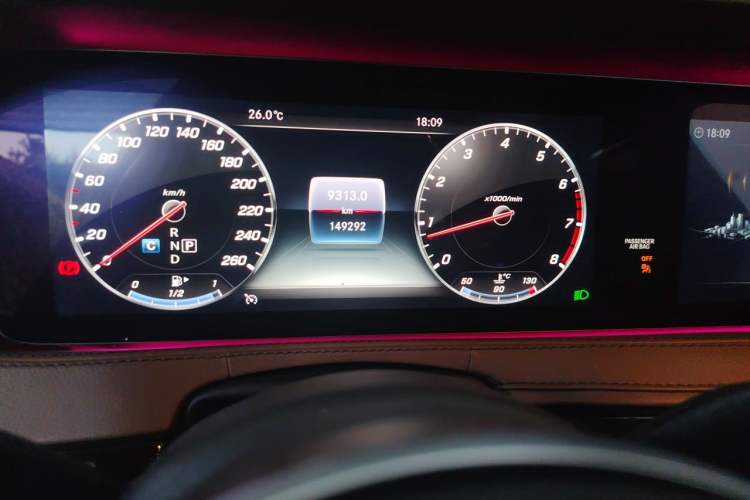Used Mercedes-Benz Maybach S-Class 2018 S 450 4MATIC Odometer Close Up