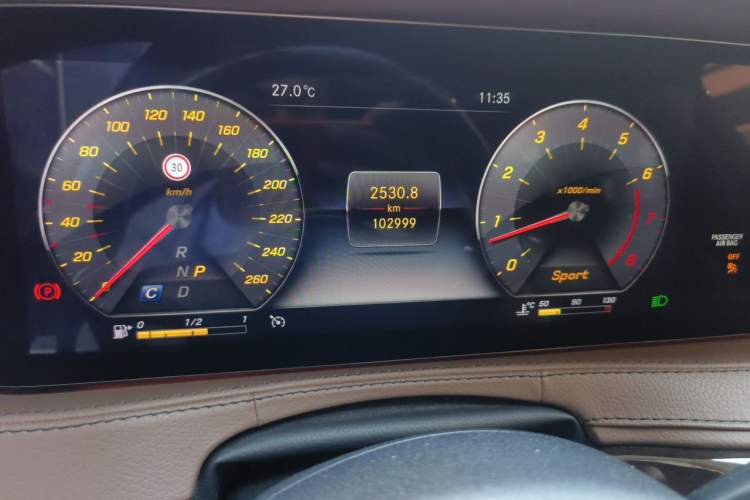 Used Mercedes-Benz Maybach S-Class 2018 S 450 4MATIC Odometer Close Up