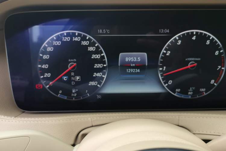 Used Mercedes-Benz Maybach S-Class 2018 S 450 4MATIC Odometer Close Up
