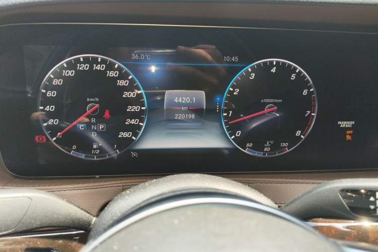 Used Mercedes-Benz Maybach S-Class 2018 S 450 4MATIC Odometer Close Up