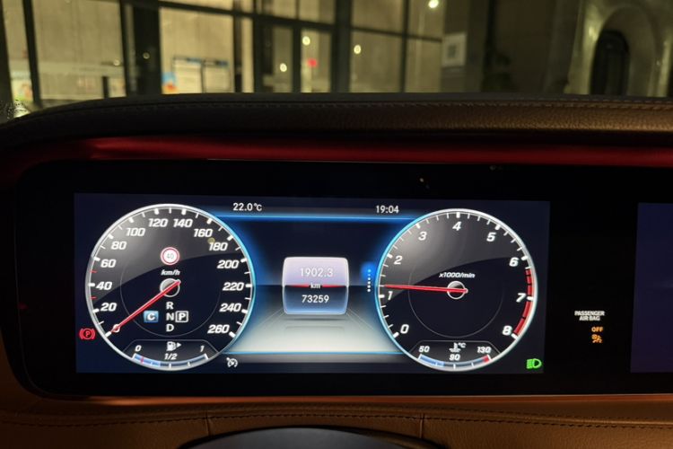 Used Mercedes-Benz Maybach S-Class 2018 S 450 4MATIC Odometer Close Up