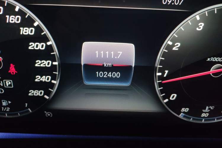 Used Mercedes-Benz Maybach S-Class 2018 S 450 4MATIC Odometer Close Up
