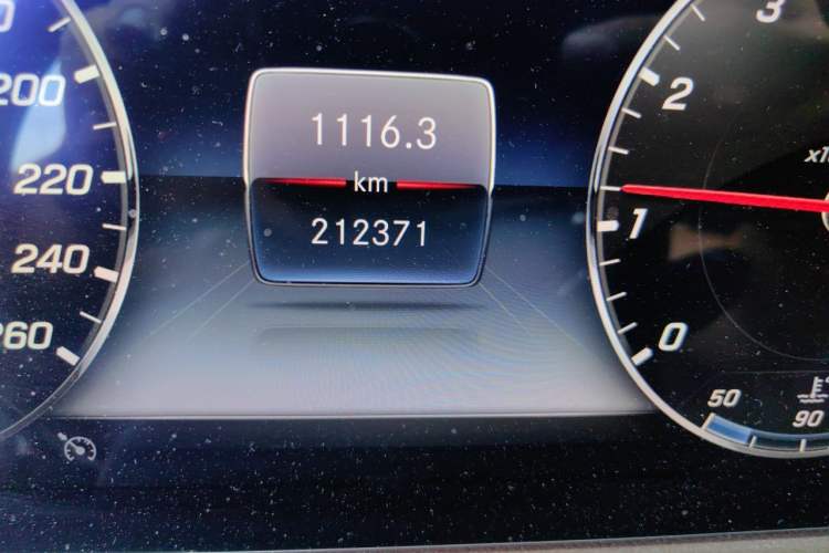 Used Mercedes-Benz Maybach S-Class 2018 S 450 4MATIC Odometer Close Up