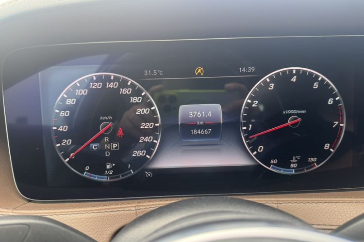 Used Mercedes-Benz Maybach S-Class 2018 S 450 4MATIC Odometer Close Up