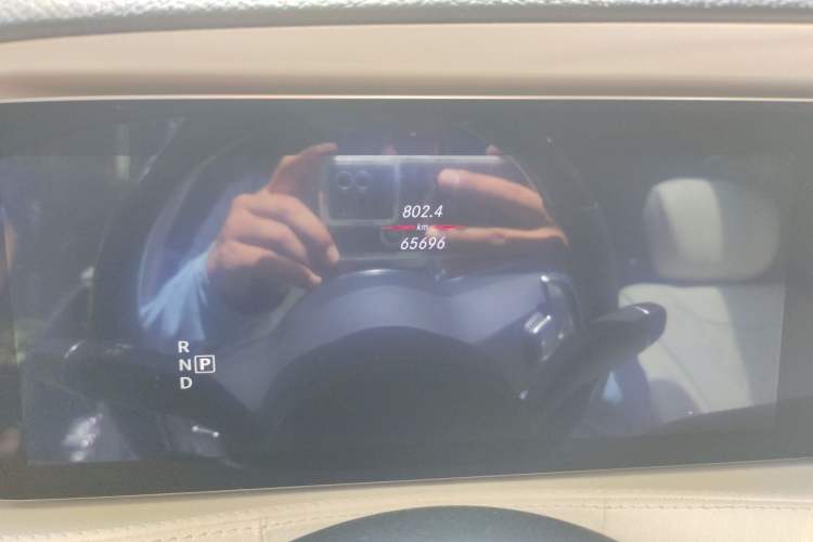Used Mercedes-Benz Maybach S-Class 2018 S 450 4MATIC Odometer Close Up