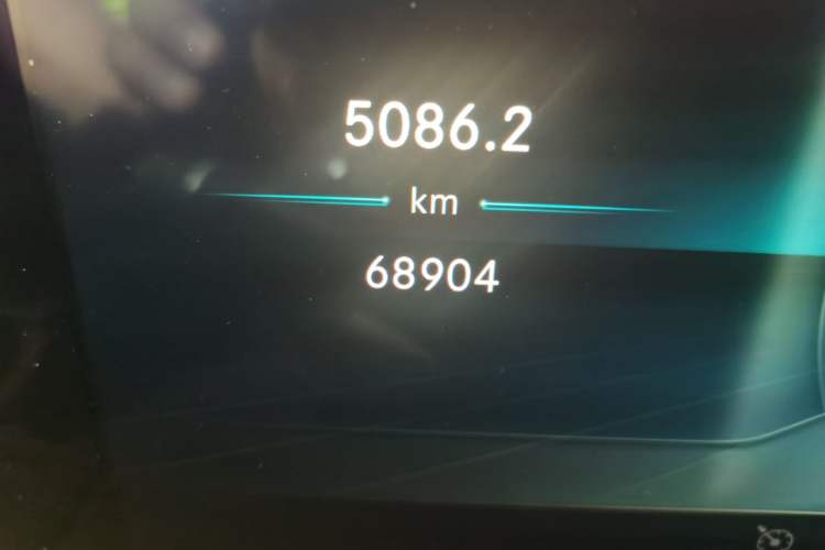 Used Mercedes-Benz Maybach S-Class 2018 S 450 4MATIC Odometer Close Up