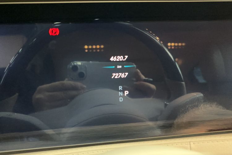 Used Mercedes-Benz Maybach S-Class 2018 S 450 4MATIC Odometer Close Up