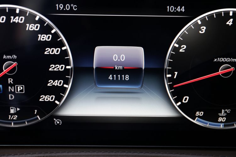 Used Mercedes-Benz Maybach S-Class 2018 S 450 4MATIC Odometer Close Up
