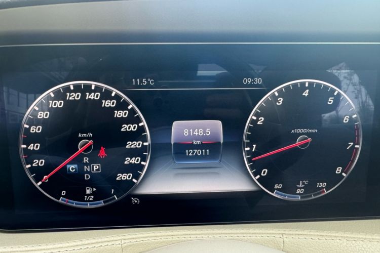 Used Mercedes-Benz Maybach S-Class 2018 S 450 4MATIC Odometer Close Up