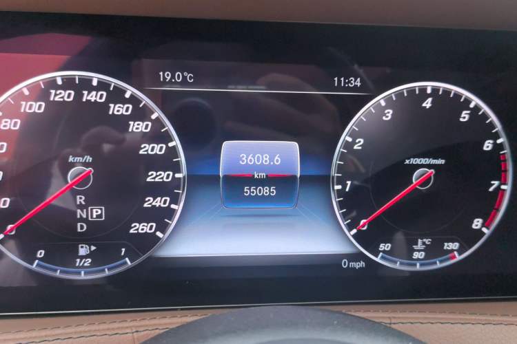 Used Mercedes-Benz Maybach S-Class 2018 S 450 4MATIC Odometer Close Up
