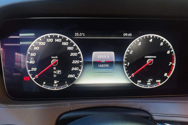 Used Mercedes-Benz Maybach S-Class 2018 S 450 4MATIC Odometer Close Up