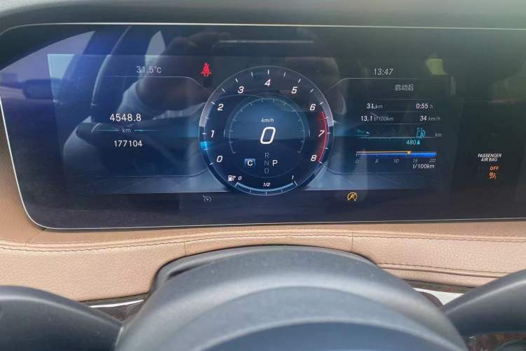 Used Mercedes-Benz Maybach S-Class 2018 S 450 4MATIC Odometer Close Up