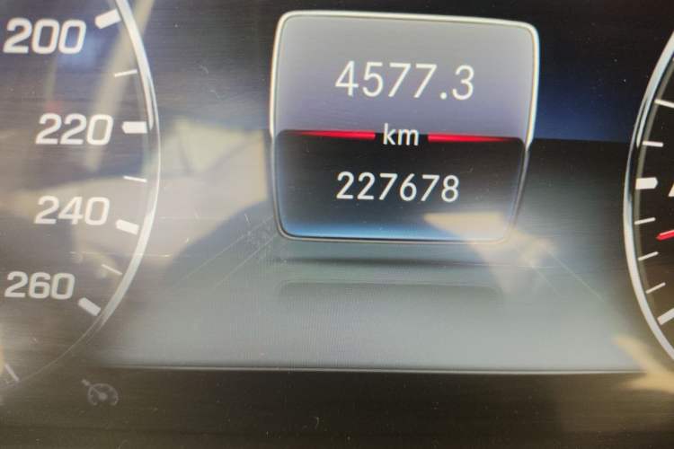 Used Mercedes-Benz Maybach S-Class 2018 S 450 4MATIC Odometer Close Up