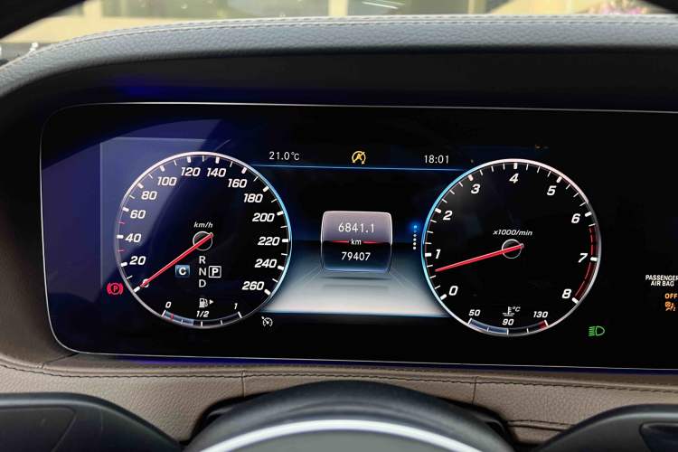 Used Mercedes-Benz Maybach S-Class 2018 S 450 4MATIC Odometer Close Up