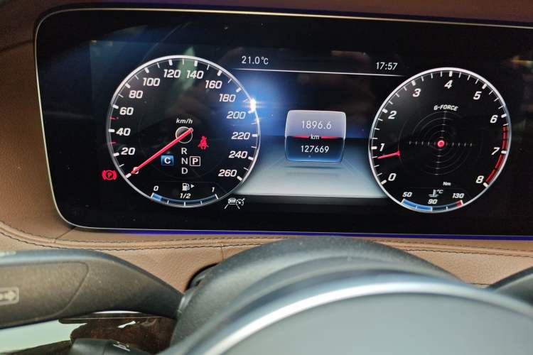 Used Mercedes-Benz Maybach S-Class 2018 S 560 4MATIC Odometer Close Up