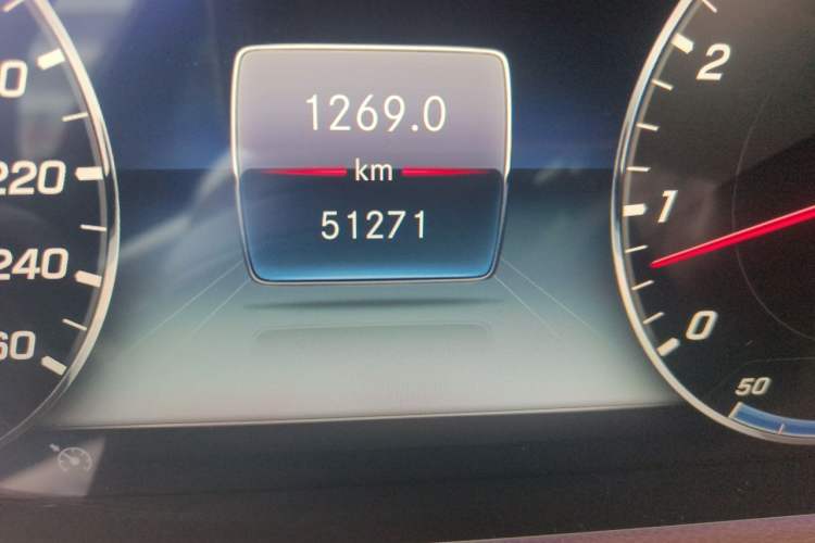 Used Mercedes-Benz Maybach S-Class 2018 S 450 4MATIC Odometer Close Up