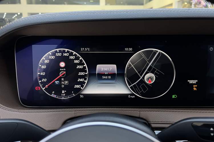 Used Mercedes-Benz Maybach S-Class 2018 S 450 4MATIC Odometer Close Up